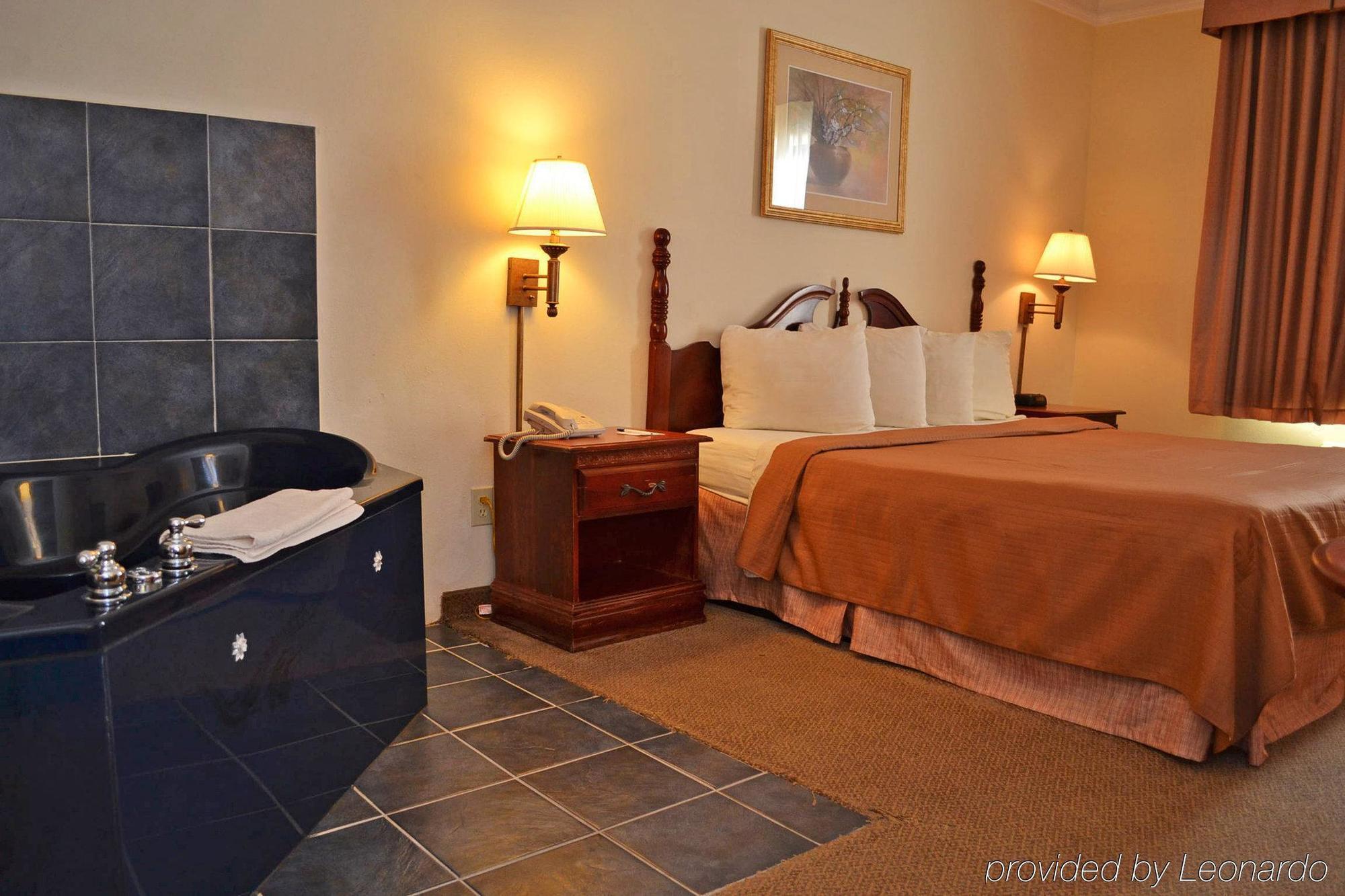 Econo Lodge Inn & Suites Дугласвилл Номер фото