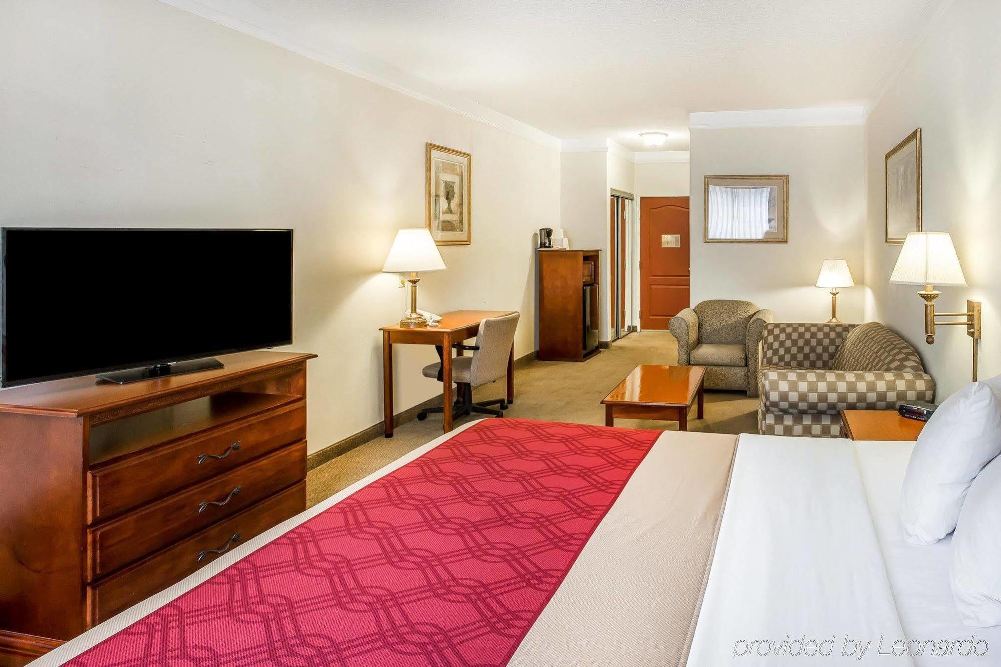 Econo Lodge Inn & Suites Дугласвилл Экстерьер фото